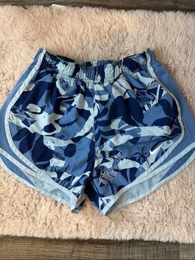 Nike Women's Navy & Light Blue Floral Athletic Shorts